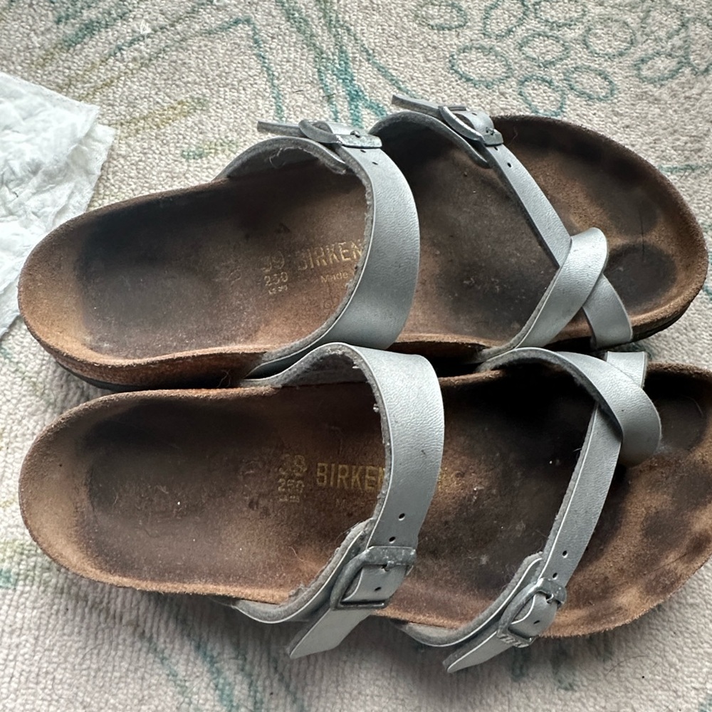 Birkenstock Mayari Sandal in Metallic Silver Sz 39 - Picture 6 of 6
